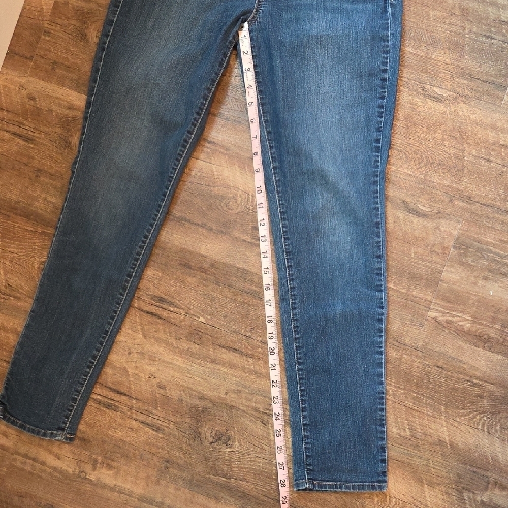 Levi's Pull-on Skinny Blue Jeans Woman's Size 6 - Picture 12 of 14